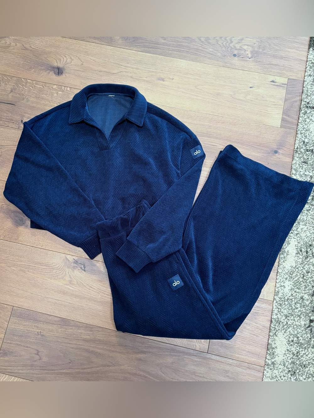 Navy ALO set. Pullover Sweater and Wide leg pants